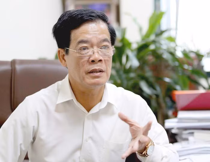 Nhà báo Nhị Lê 