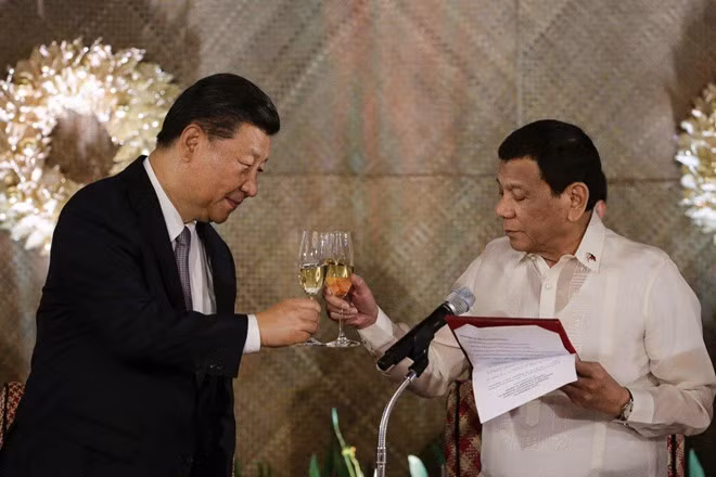 Tổng thống Philippines Rodrigo Duterte sẽ có cuộc gặp lần thứ 5 với Chủ tịch Trung Quốc Tập Cận Bình tại Bắc Kinh bắt đầu từ ngày 27/8. Ảnh: AP.