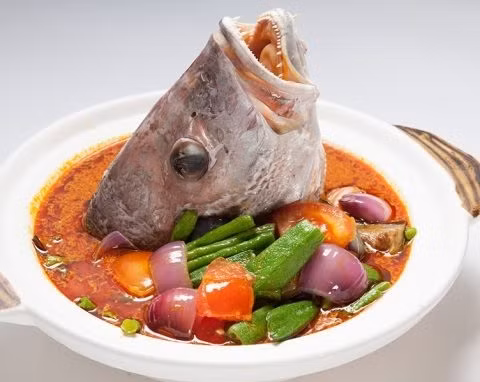 Không nên ăn não cá nuôi lâu vì hàm lượng kim loại nặng trong não càng cao. Ảnh: healthplus.vn.