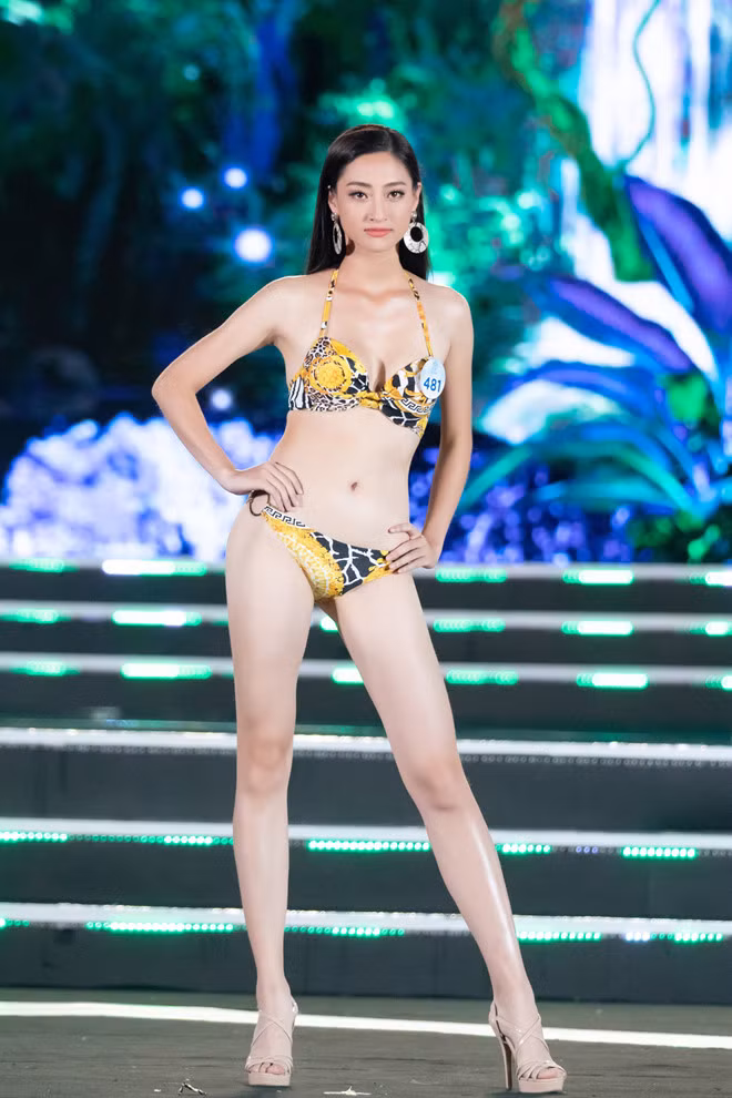 Thí sinh Lương Thùy Linh tự tin trình diễn trang phục áo tắm