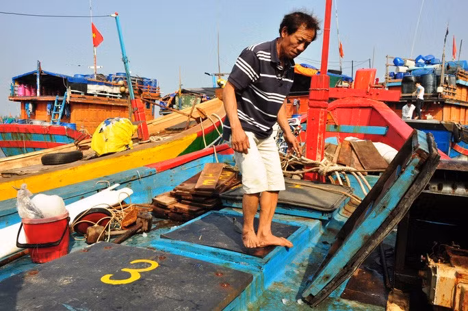 Hàng trăm tàu cá của ngư dân xã Nghĩa An, TP Quảng Ngãi phải nằm bờ vì liên tục thua lỗ