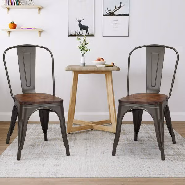  Sự pha trộn giữa kim loại và gỗ mang đến một cảm giác khác biệt trong khu vực nhà bếp.