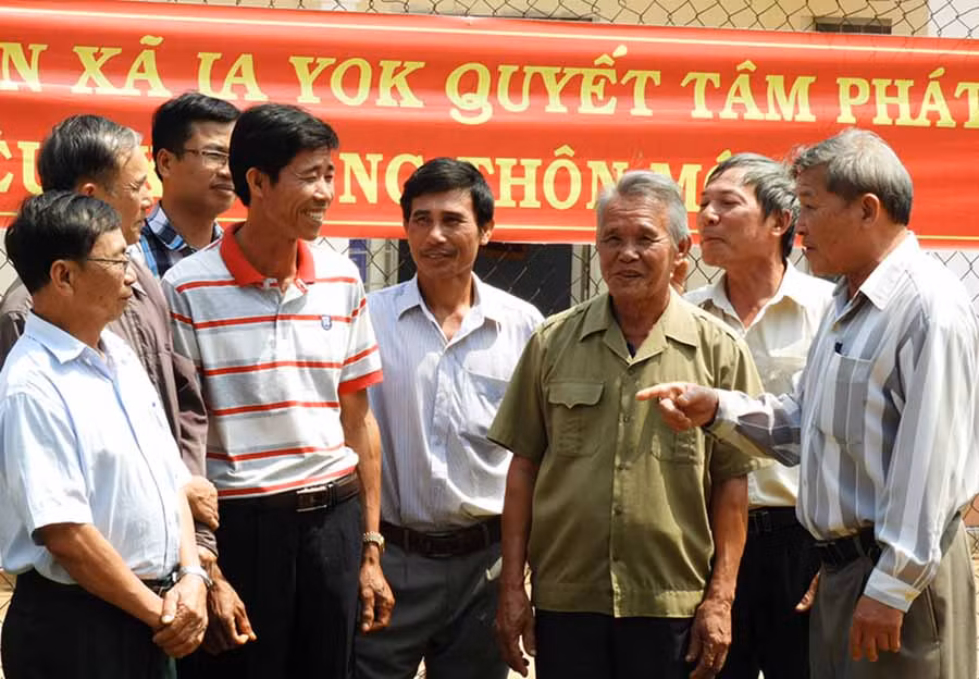 Cán bộ và nhân dân xã Ia Yok huyện Ia Grai trao đổi kinh nghiệm thực hiện Chỉ thị số 05-CT/TW gắn với phong trào xây dựng nông thôn mới