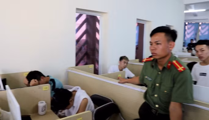 Kiểm tra, khám xét 