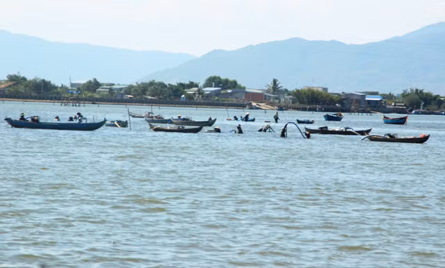 Dân đổ xô đi hút phễnh