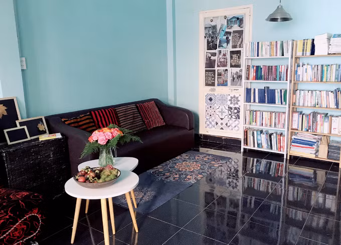  Đồ nội thất trong nhà hầu như không phải mua gì vì đều tích cóp được từ khi cô ở trọ và kinh doanh cà phê mang về. 