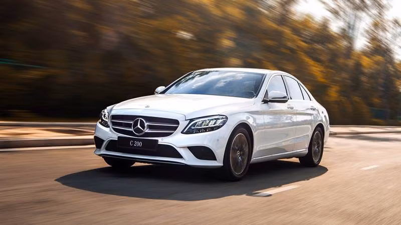 Mercedes Benz là dòng xe sang của Đức thông dụng ở Việt Nam