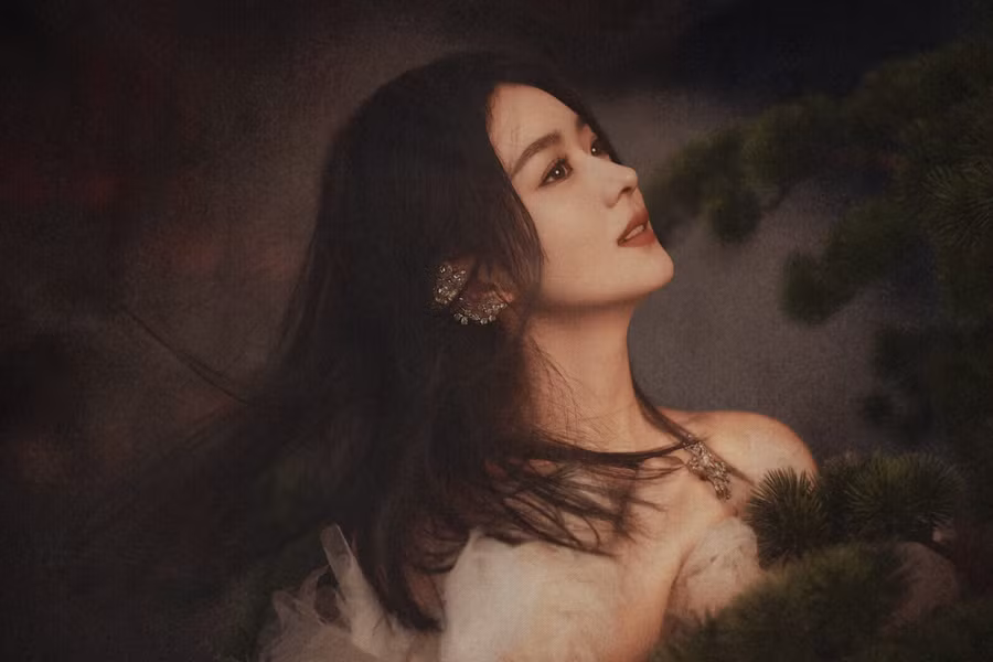 Tuy nhiên, cách đây không lâu, một bộ phận fan phản đối Triệu Lệ Dĩnh tham gia Bổn vương ở đây, nguyên nhân là vì họ cho rằng ngôi sao Hoa ngữ U40 đã không còn thích hợp để hóa thân thành các thiếu nữ đôi mươi như Thẩm Ly trên màn ảnh nữa. Ảnh: WEIBO NV