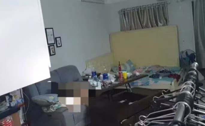 Hiện trường thi thể người phụ nữ đang phân hủy trong chung cư
