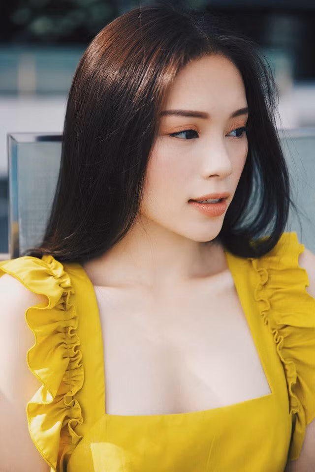 Linh Rin sở hữu nhan sắc của một tiểu thư đài các. Cô cũng từng tham gia The Look 2017 và lựa chọn về đội huấn luyện viên Phạm Hương. Ảnh: IGNV. 