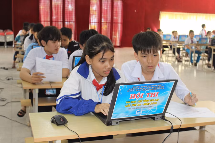 Các thí sinh dự thi Hội thi Tin học trẻ lần thứ XX. Ảnh: Phan Lài