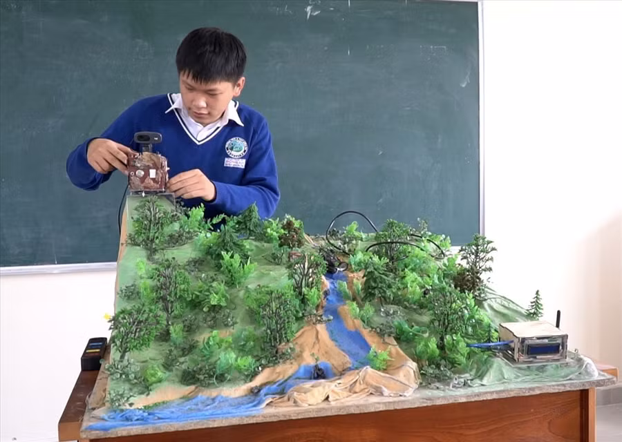 Quang Trực - thành viên nhóm dự án - mong muốn sáng kiến sẽ giúp con người bảo vệ được rừng dù ở bất cứ đâu. Quang Trực - thành viên nhóm dự án - mong muốn sáng kiến sẽ giúp con người bảo vệ được rừng dù ở bất cứ đâu.