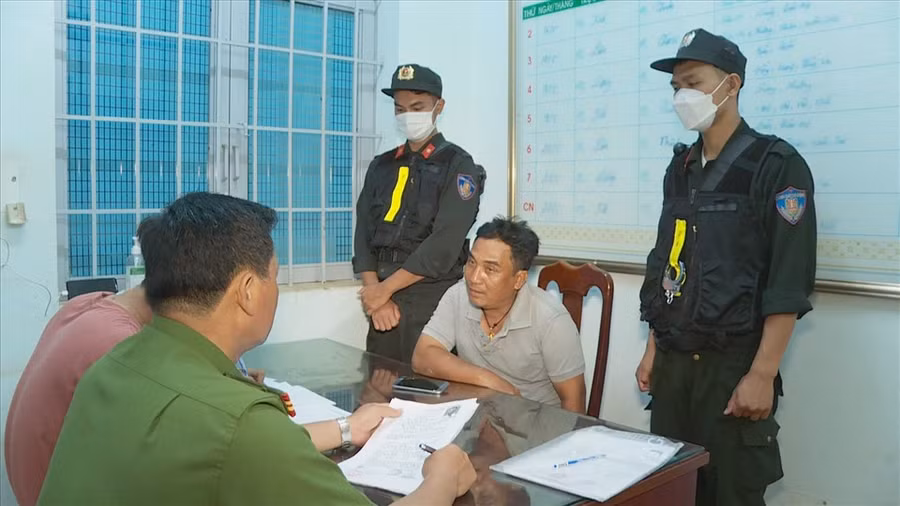 Đối tượng Trần Văn Thưởng tại trụ sở cơ quan Công an. Ảnh: T.X