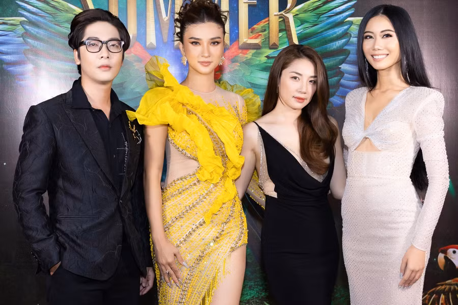 Đồng hành với Kim Tuyến còn có diễn viên Minh Khuê và người đẹp Nguyễn Vĩnh Hà Phương. Chia sẻ cảm xúc khi lần đầu làm giám khảo cuộc thi của cộng đồng LGBT+, nữ diễn viên Cô gái xấu xí cho biết bản thân cảm thấy vui mừng vì được góp mặt trong một hoạt động ý nghĩa này. Đồng thời, Minh Khuê còn nhấn mạnh những cuộc thi như thế sẽ giúp mọi người dần xóa bỏ đi định kiến về giới tính. Ảnh: NVCC