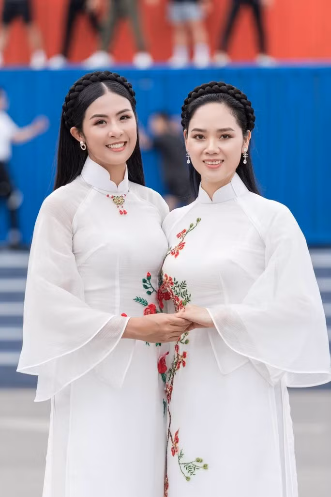 Hoa hậu Mai Phương đăng quang năm 17 tuổi và gần như vắng bóng sau đó không lâu