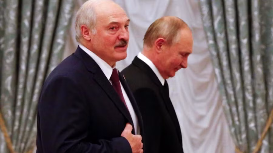 Tổng thống Nga Vladimir Putin và Tổng thống Belarus Alexander Lukashenko (phải). Ảnh IT Tổng thống Nga Vladimir Putin và Tổng thống Belarus Alexander Lukashenko (phải). Ảnh IT