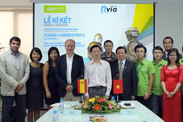 Các thành viên tại lễ ký kết.