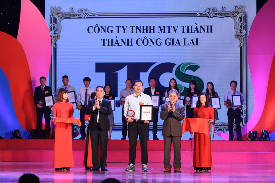 Công ty vừa nhận phần thưởng cao quý về Doanh nghiệp phát triển kinh tế xanh, bền vững. Công ty vừa nhận phần thưởng cao quý về Doanh nghiệp phát triển kinh tế xanh, bền vững.