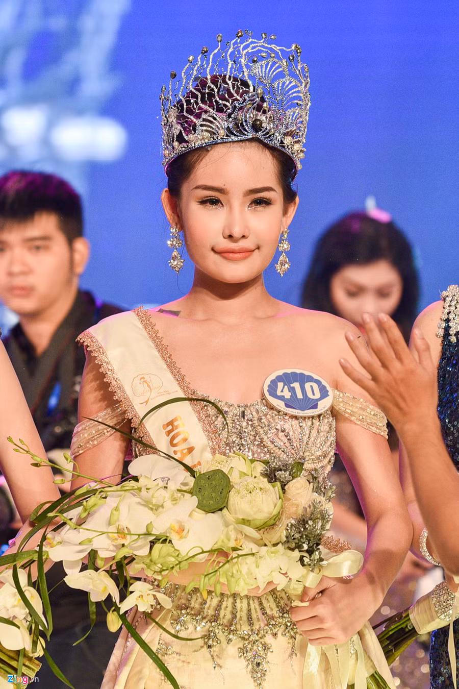Cô sinh năm 1995, sở hữu chiều cao 1,74 m, số đo ba vòng 86-58-94 Cô sinh năm 1995, sở hữu chiều cao 1,74 m, số đo ba vòng 86-58-94