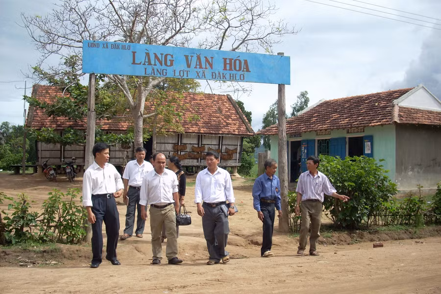 Khảo sát về xây dựng nông thôn mới. Ảnh: T.N Khảo sát về xây dựng nông thôn mới. Ảnh: T.N