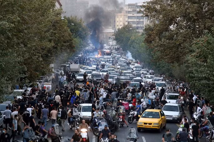  Biểu tình lan rộng ở thủ đô Tehran và 50 thành phố. Ảnh: EPA