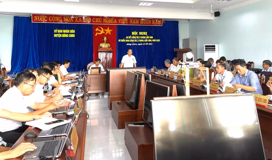 Huyện Kông Chro bàn giải pháp triển khai nhiệm những tháng cuối năm 2022. Ảnh: Phương Liên