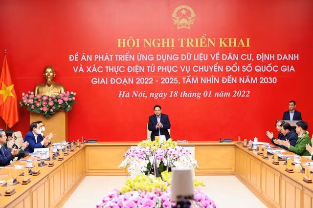  Thủ tướng Phạm Minh Chính, Chủ tịch Ủy ban Quốc gia về chuyển đổi số chủ trì Hội nghị trực tuyến toàn quốc triển khai Đề án phát triển ứng dụng dữ liệu về dân cư, định danh và xác thực điện tử phục vụ chuyển đổi số quốc gia giai đoạn 2022-2025, tầm nhìn đến năm 2030. Ảnh: VGP/Nhật Bắc