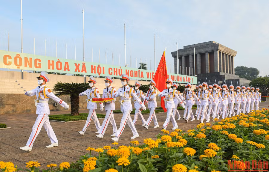 Vẻ trang nghiêm, khí phách hiện hữu trên khuôn mặt của mỗi chiến sĩ. Với cán bộ, chiến sĩ Đoàn 275 đây là không chỉ là vinh dự đặc biệt mà còn là nhiệm vụ thiêng liêng mà Đảng, Nhà nước và nhân dân giao phó.