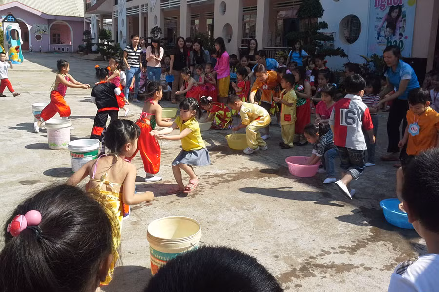 Chính phủ quyết nghị hỗ trợ cán bộ quản lý, giáo viên, nhân viên trong các cơ sở giáo dục mầm non, giáo dục tiểu học ngoài công lập gặp khó khăn do đại dịch Covid-19. Ảnh: Mộc Trà