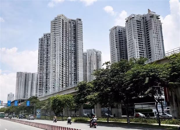 Các tòa chung cư cao tầng dọc theo Xa lộ Hà Nội, thành phố Thủ Đức. Ảnh: Hồng Đạt/TTXVN