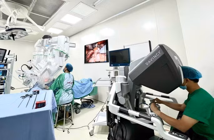 Hệ thống robot hiện đại được ứng dụng trong phẫu thuật