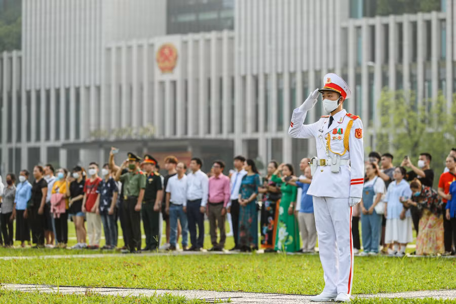  Nghi lễ thượng cờ mừng Quốc khánh 2/9 trong mỗi người đều có cảm xúc tự hào. 