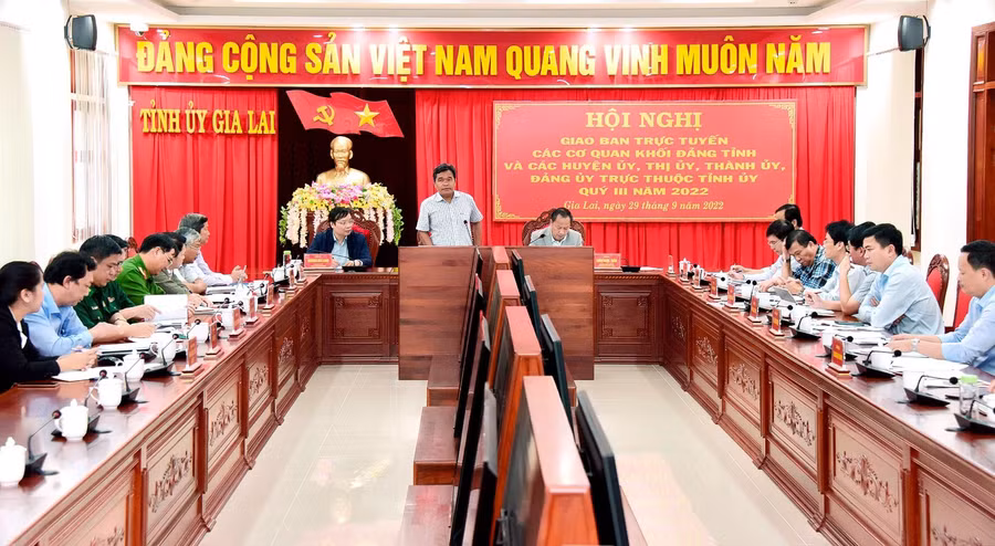Hội nghị giao ban trực tuyến các cơ quan khối Đảng tỉnh và các Huyện ủy, Thị ủy, Thành ủy, Đảng ủy trực thuộc ảnh 1 Quang cảnh hội nghị. Ảnh: Đức Thụy