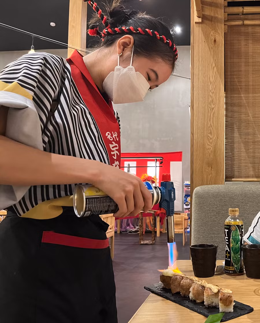 Nhân viên phục vụ trong các 