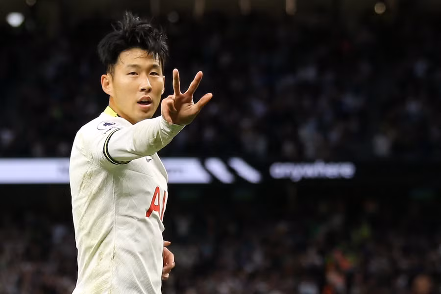 Son Heung-min ‘giải cơn hạn’ bằng cú hat-trick trong trận mưa bàn thắng. Ảnh: AFP