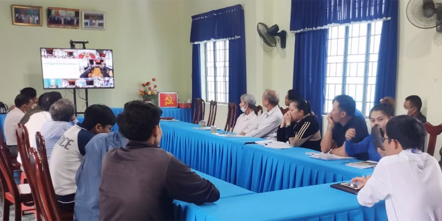 Các thành viên Tổ công nghệ số cộng đồng trên địa bàn tỉnh tham gia buổi tập huấn bằng hình thức trực tuyến. Ảnh: Duy Trung Các thành viên Tổ công nghệ số cộng đồng trên địa bàn tỉnh tham gia buổi tập huấn.