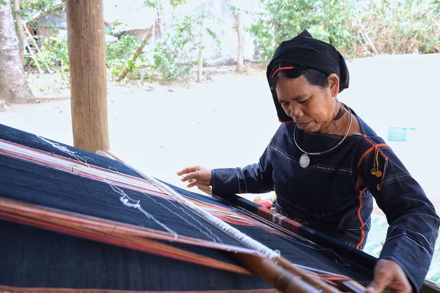 Nghệ nhân Đinh Thị Lăm. Ảnh Minh Châu