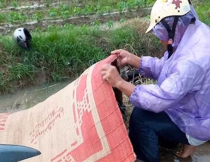 Ông Phạm Văn C. bị sét đánh tử vong. Ảnh nguồn Báo Người lao động
