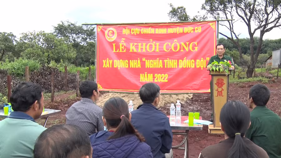 Quang cảnh buổi lễ khởi công xây dựng nhà. Ảnh: Lê Văn Châu