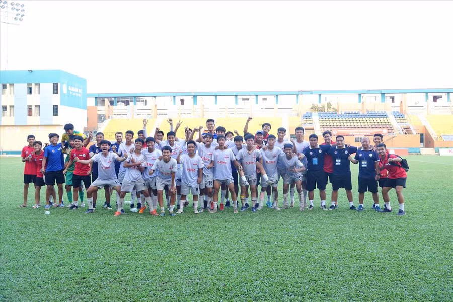 Niềm vui chiến thắng của U17 Sài Gòn. Ảnh: VFF