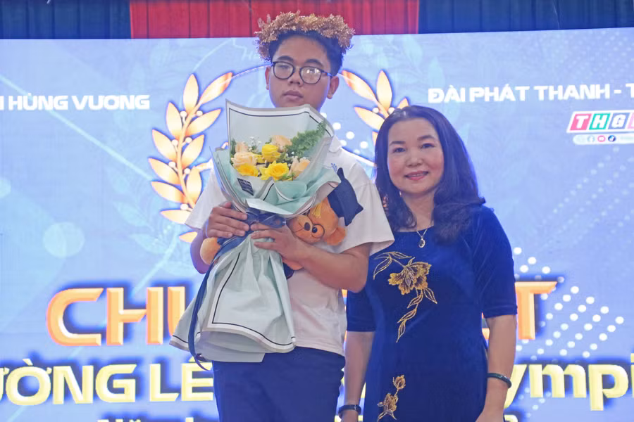 Em Dương Tiến Hải xuất sắc giành vòng nguyệt quế tại cuộc thi. Ảnh: Trương Quang Hà