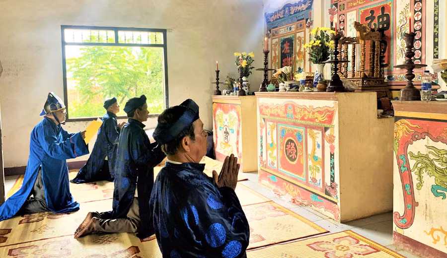  Một buổi lễ cúng ở đình Mỹ Thạch, thôn Mỹ Thạch 3, thị trấn Chư Sê. Ảnh: An Sinh