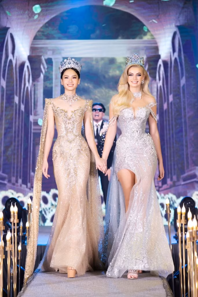 Có nhà hảo tâm giấu mặt đã quyết định mua vương miện và tặng lại Hoa hậu Mai Phương Có nhà hảo tâm giấu mặt đã quyết định mua vương miện và tặng lại Hoa hậu Mai Phương