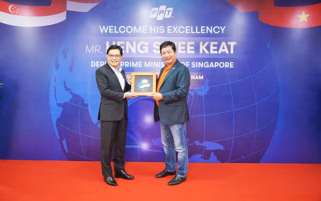 Chủ tịch HĐQT Tập đoàn FPT Trương Gia Bình tiếp đón Phó Thủ tướng Singapore Heng Swee Keat.