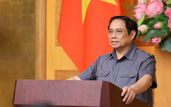 Thủ tướng Phạm Minh Chính yêu cầu các bộ, ngành và địa phương khẩn trương đánh giá thiệt hại, triển khai ngay các giải pháp khắc phục hậu quả mưa lũ gây ra, khẩn trương ổn định đời sống người dân. Ảnh: VGP