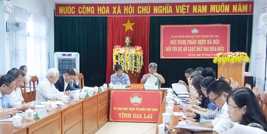 Ủy ban MTTQ phản biện xã hội đối với Dự án Luật Đất đai (sửa đổi) ảnh 1 Quang cảnh hội nghị phản biện tại điểm cầu Gia Lai. Ảnh: Ngọc Anh