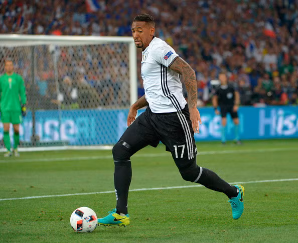 Trung vệ: Jerome Boateng (Đức).