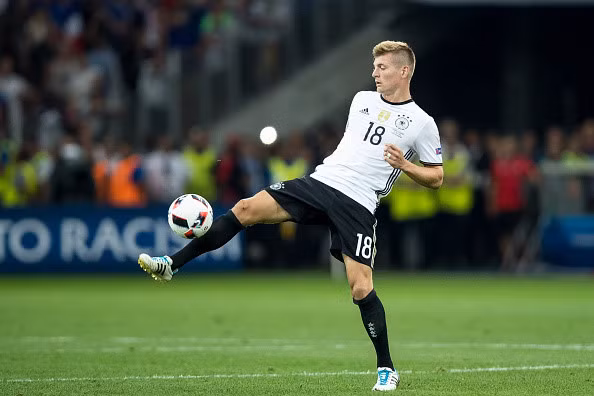 Tiền vệ: Toni Kroos (Đức).