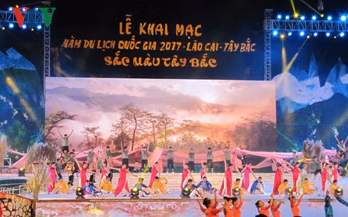 Tiết mục văn nghệ tại Lễ khai mạc Năm Du lịch quốc gia.