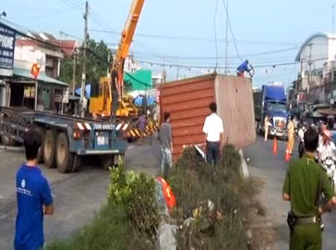 Tài xế xe container ở Tây Ninh được xác định ngủ gật khiến xe mất lái tông thẳng vào nhà dân.